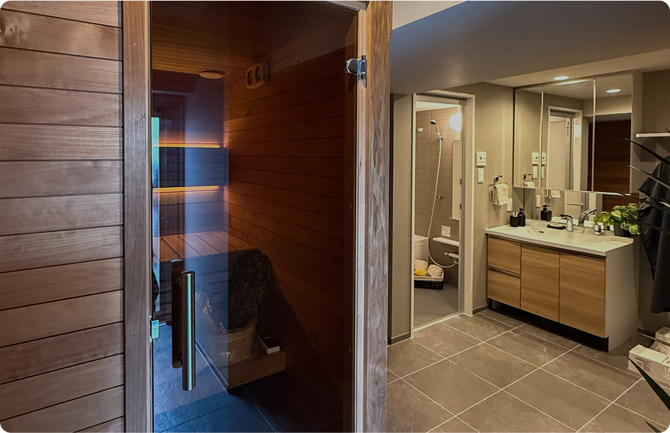 緑に囲まれ、静かな時間が流れる「大人の湯処」